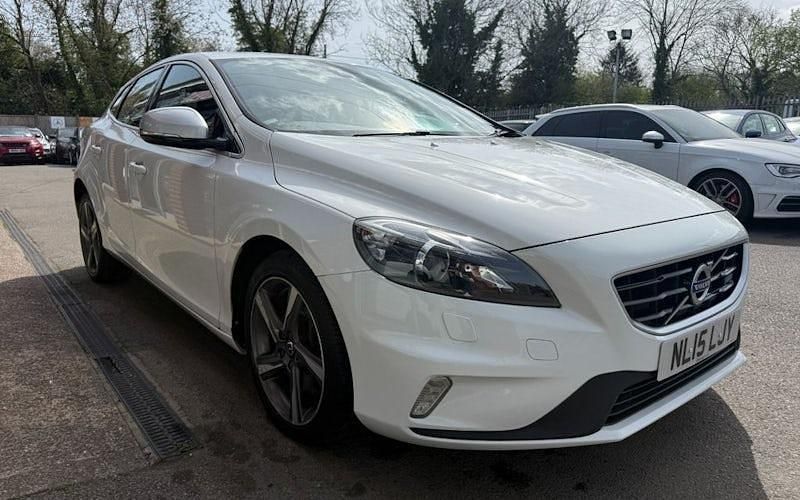 Begagnad Volvo V40 R-Design 190 HK (139 kW) 2015 Vit Halvkombi