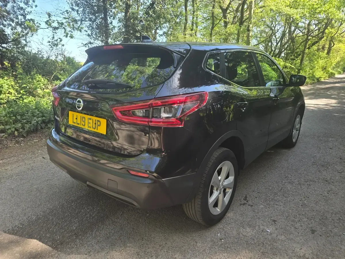 Used Nissan Qashqai Acenta Premium 115 HP (84 kW) 2019 Black SUV
