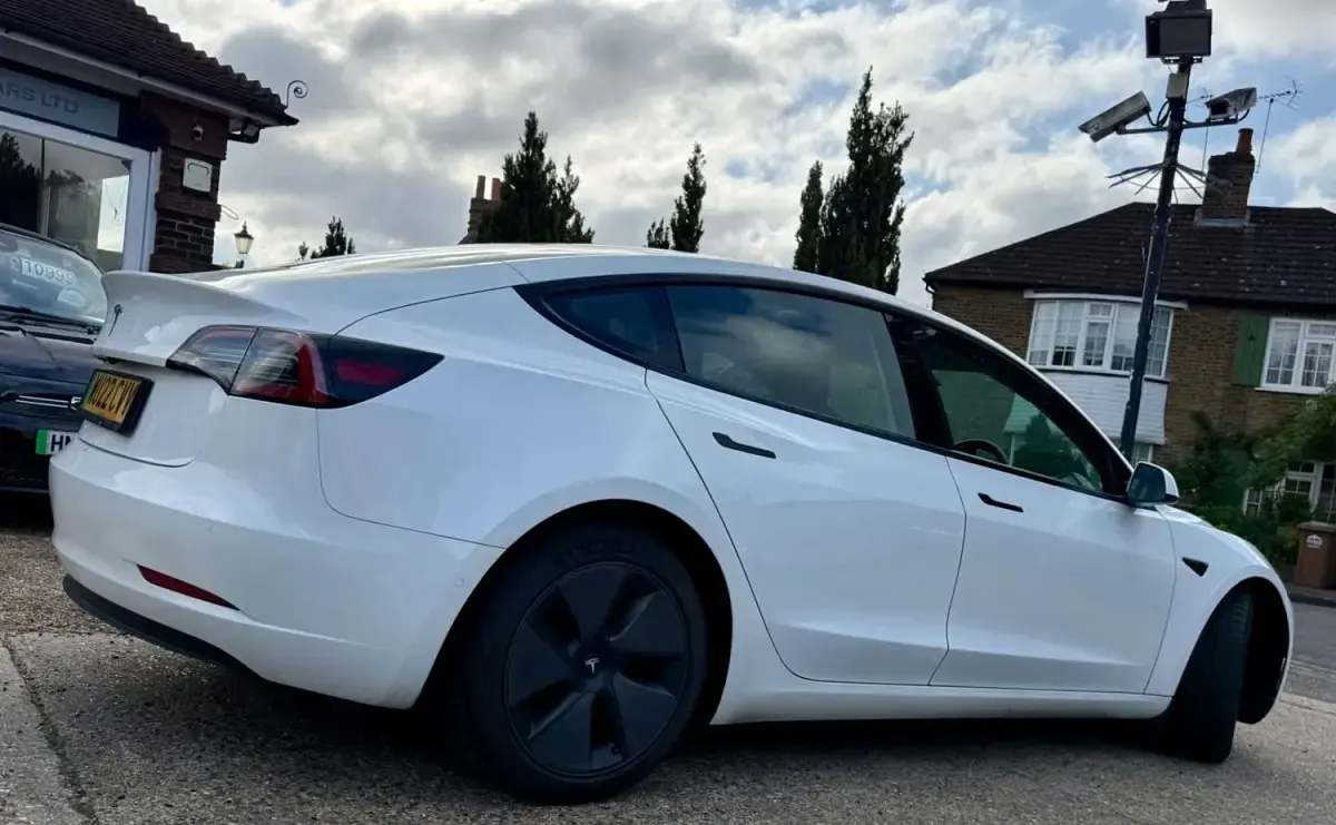 Usado Tesla Model 3 Standard Range 366 kW (498 HP) 2022 Branco Sedan