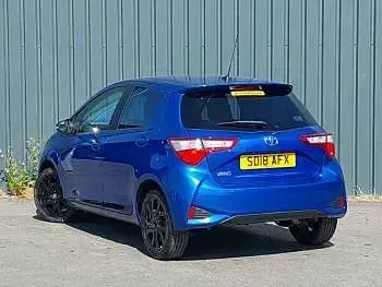 Used Toyota Yaris Design 111 HP (81 kW) 2018 Blue Hatchback