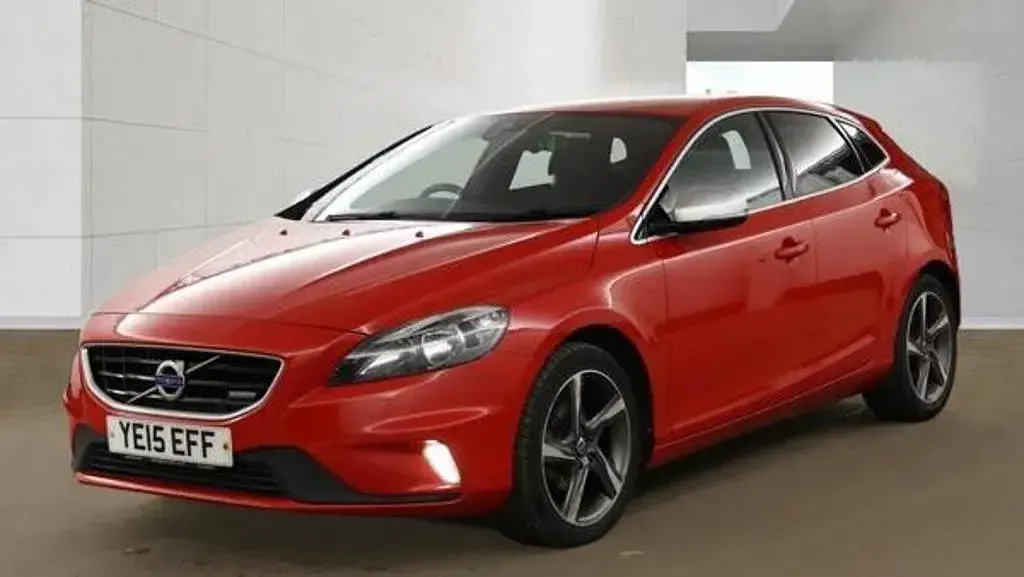Used Volvo V40 R-Design 115 HP (84 kW) 2015 Red Hatchback