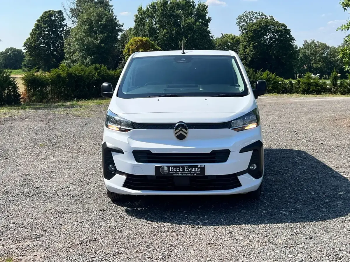 Used Citroën Dispatch 120 HP (88 kW) 2024 White MPV