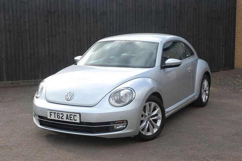 Usado VW Beetle Design 105 HP (77 kW) 2012 Prateado Citadino