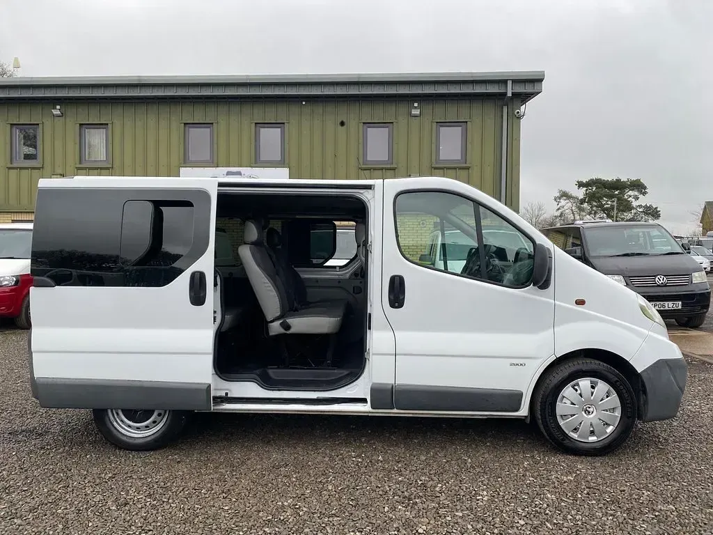 Used Vauxhall Vivaro 90 HP (66 kW) 2008 White MPV