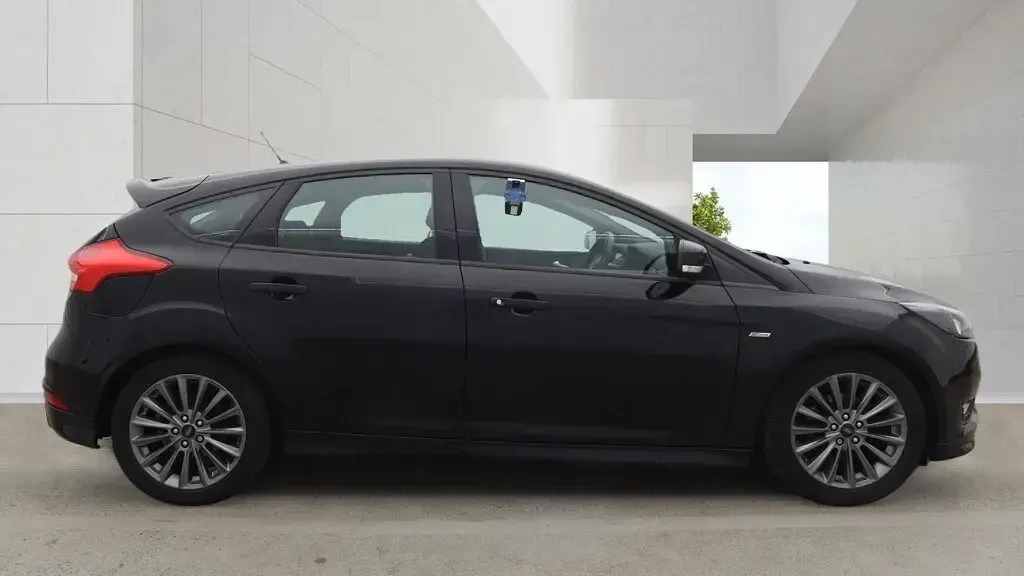 Used Ford Focus ST-Line 2018 Black Hatchback