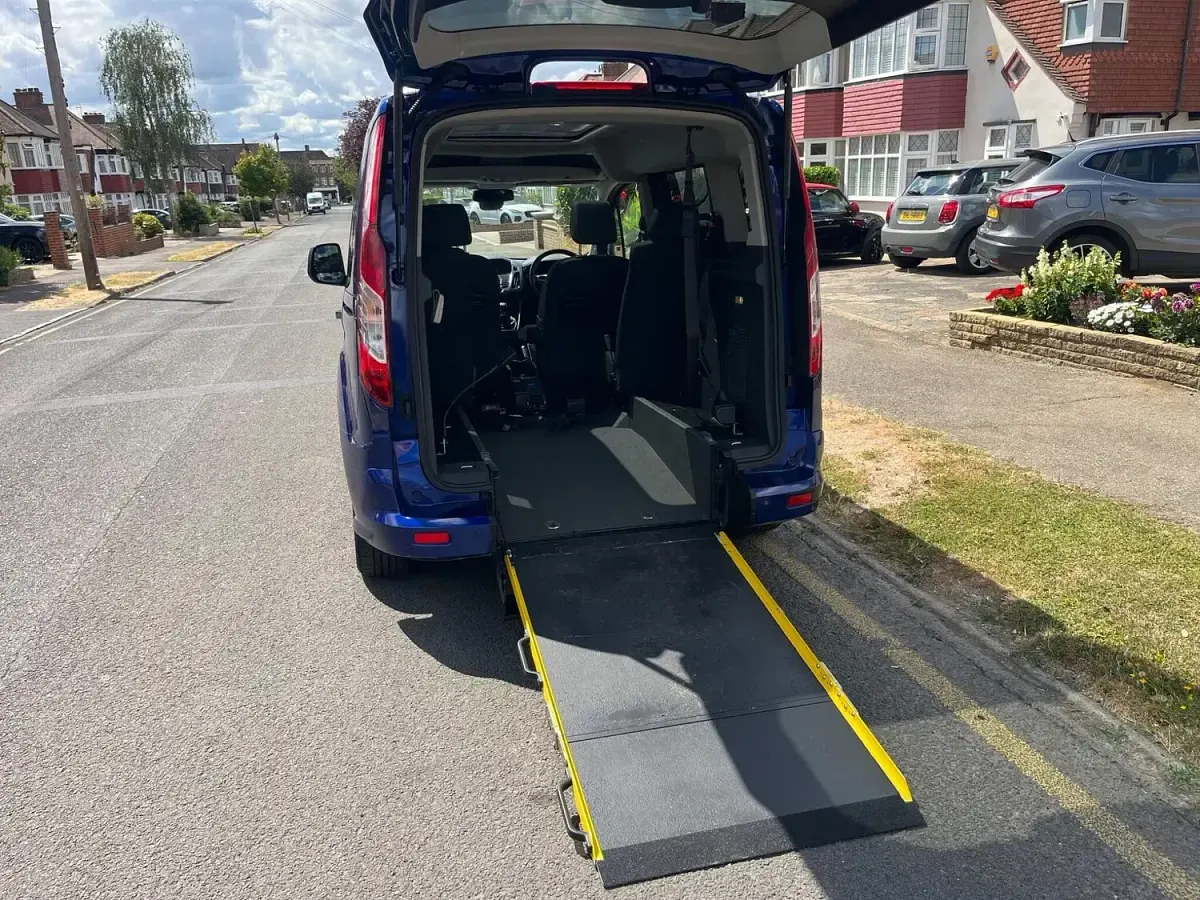 Used Ford Tourneo Connect Titanium 2017 Blue MPV