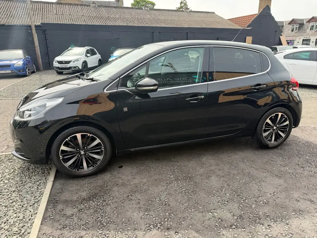 Used Peugeot 208 2019 Black Hatchback