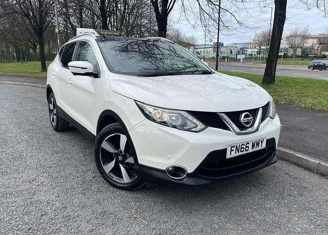 Used Nissan Qashqai N-Connecta 110 HP (80 kW) 2016 White SUV