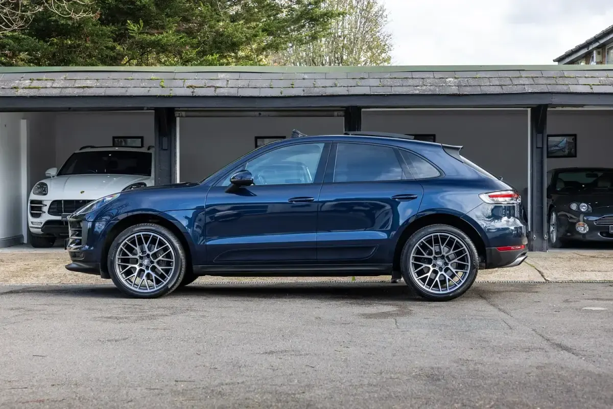 Used Porsche Macan 245 HP (180 kW) 2019 Blue SUV
