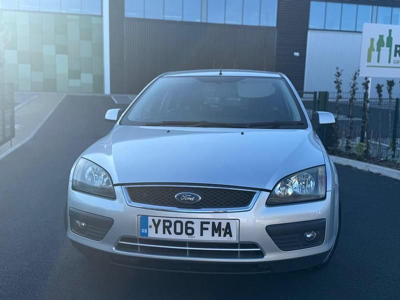 Used Ford Focus Zetec 100 HP (73 kW) 2006 Silver Hatchback