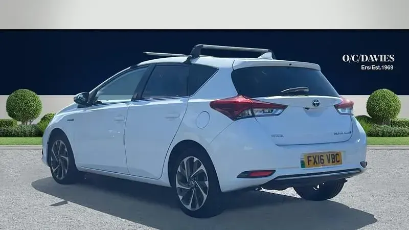 Used Toyota Auris Hybrid Design 2016 White Hatchback