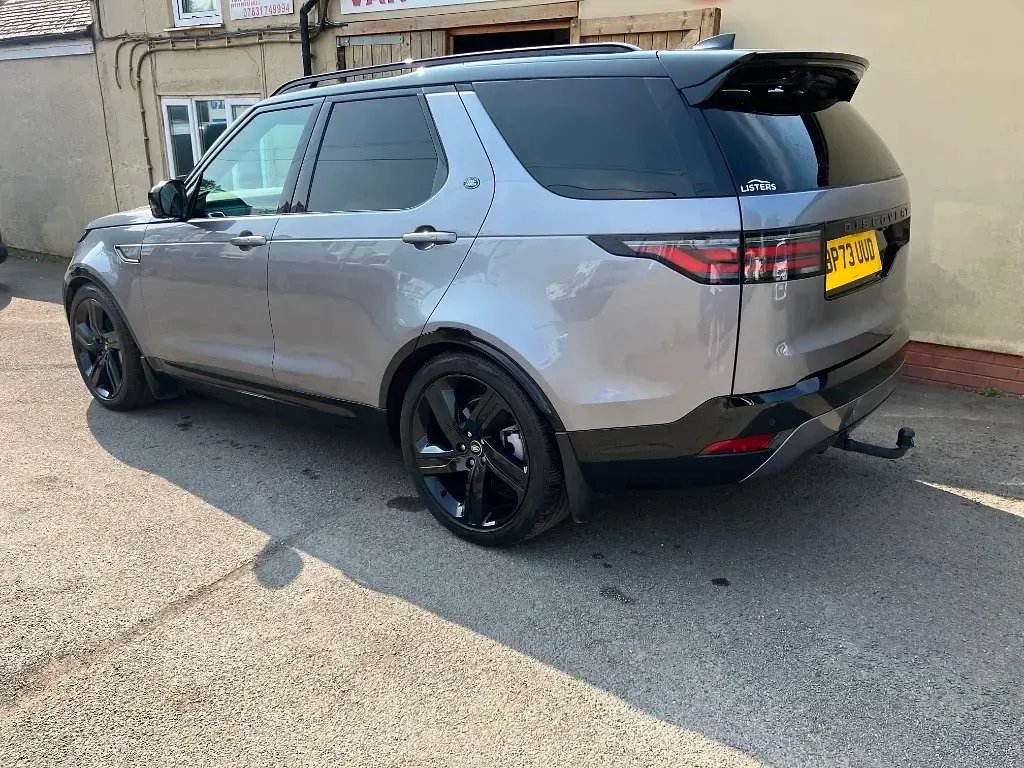 Used Land Rover Discovery HSE Dynamic 296 HP (217 kW) 2024 Eiger grey metallic SUV
