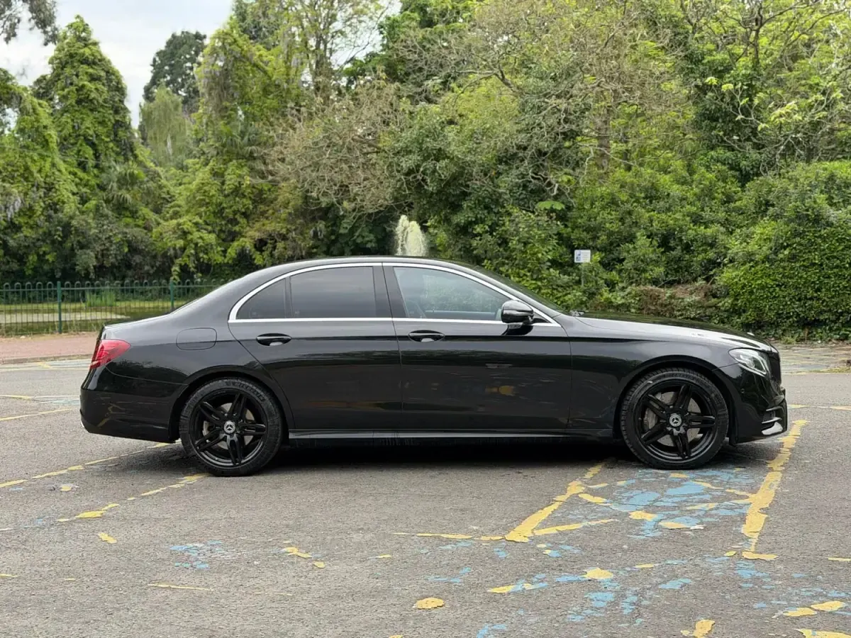 Używany Mercedes E350 AMG line 2016 Czarny Sedan/Limuzyna