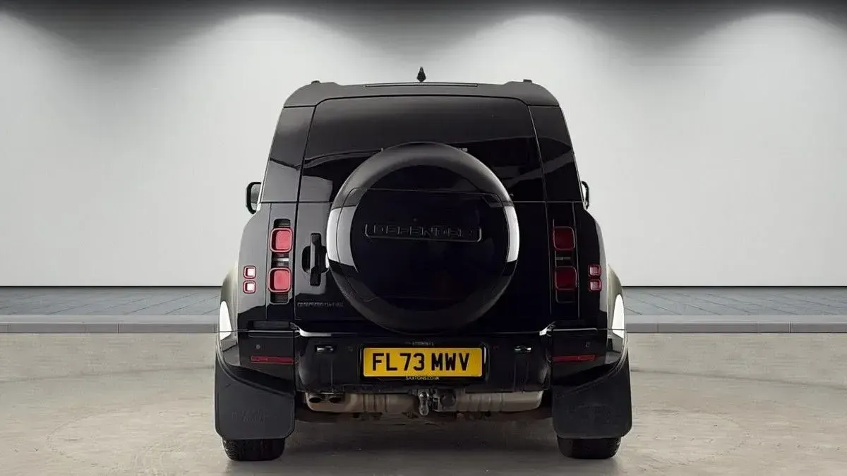 Usado Land Rover Defender HSE Dynamic 2023 Negro SUV