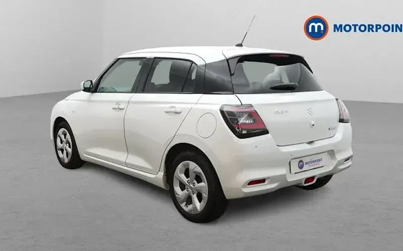Second-hand Suzuki Swift 82 CP (60 kW) 2025 Alb Hatchback
