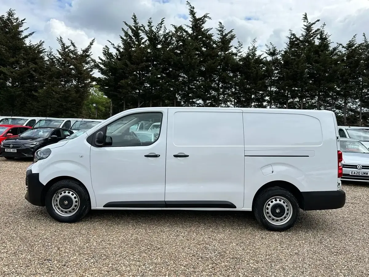 Used Vauxhall Vivaro 143 HP (105 kW) 2024 White MPV