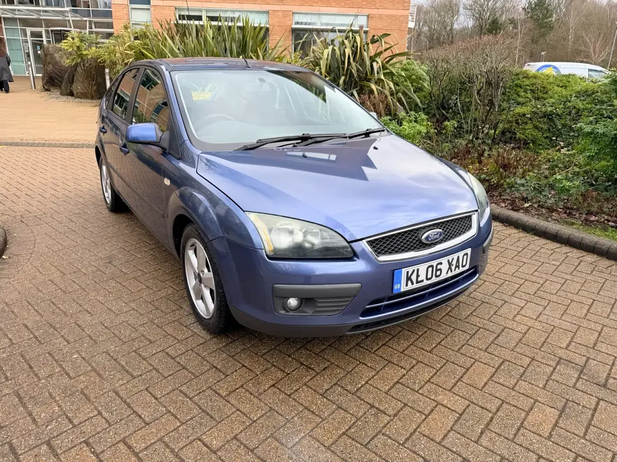 Second-hand Ford Focus Zetec 110 CP (80 kW) 2006 Albastru Hatchback