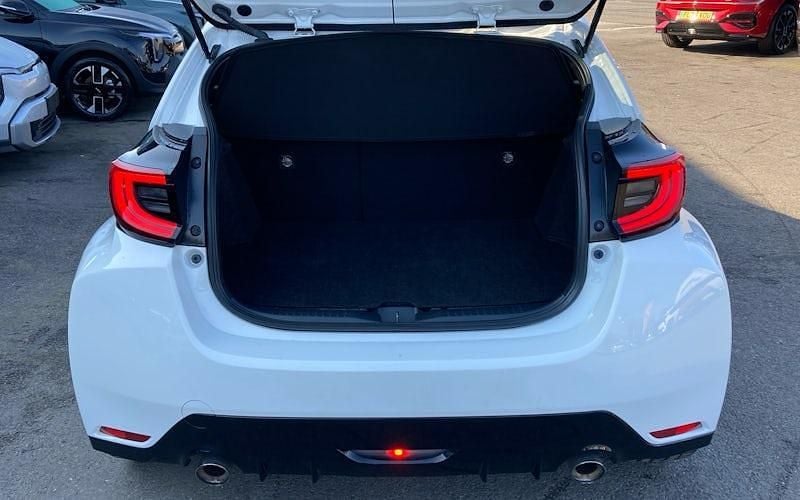 Used Toyota Yaris 261 HP (191 kW) 2021 White Hatchback