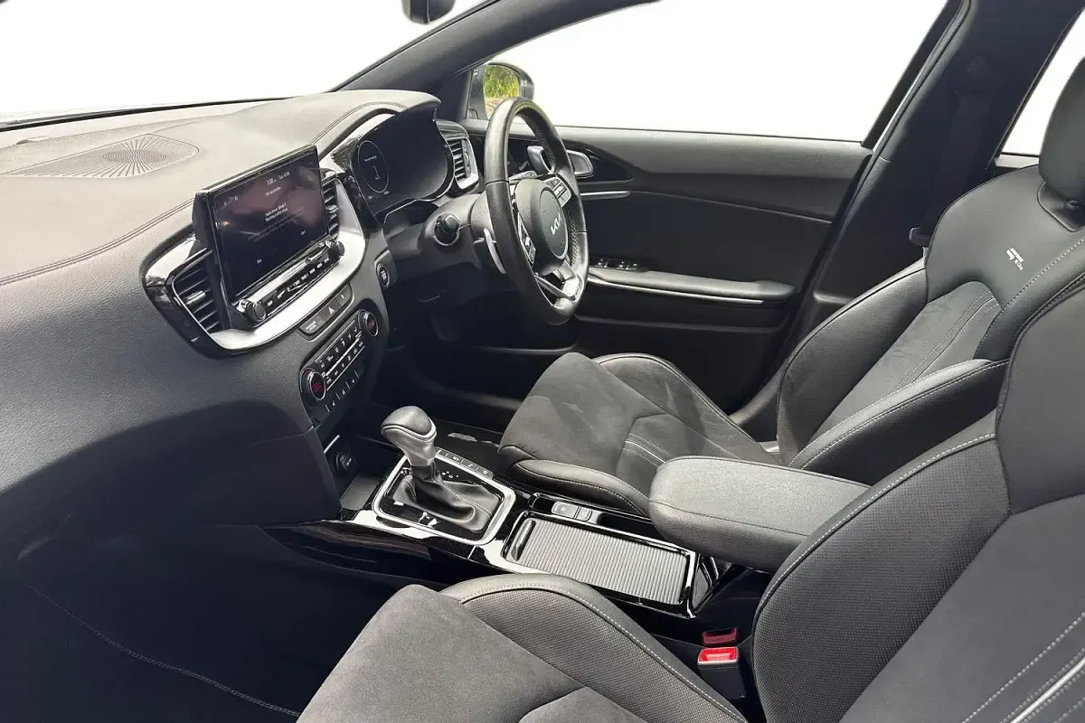 Used Kia ProCeed GT-Line S 157 HP (115 kW) 2024 White Estate