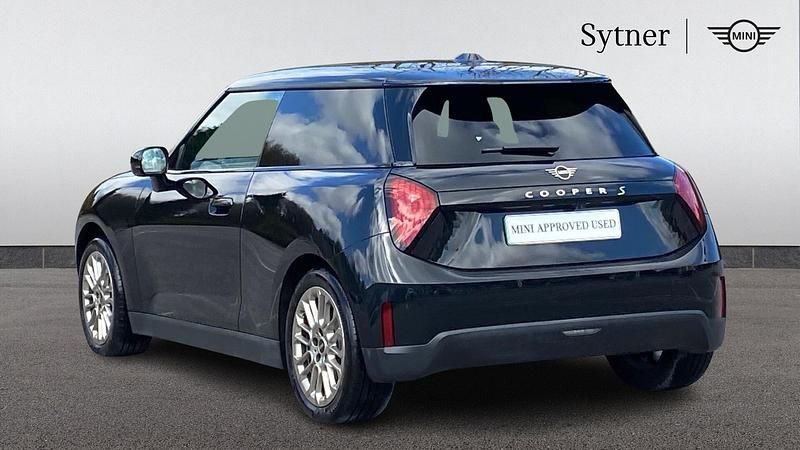 Used Mini Cooper SE Hatch 158 kW (215 HP) 2024 Black Hatchback