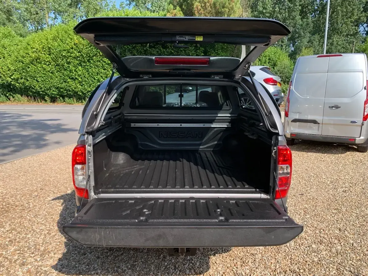 Used Nissan Navara Tekna 190 HP (139 kW) 2018 Grey Pickup