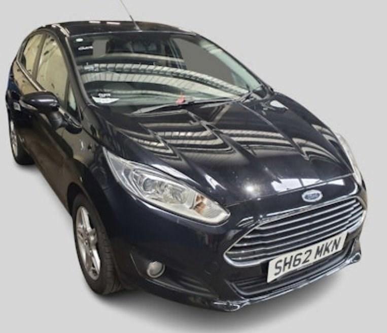 Black Used 2013 Ford Fiesta Zetec Hatchback | £5,425 (Fair price) - Image 1/2