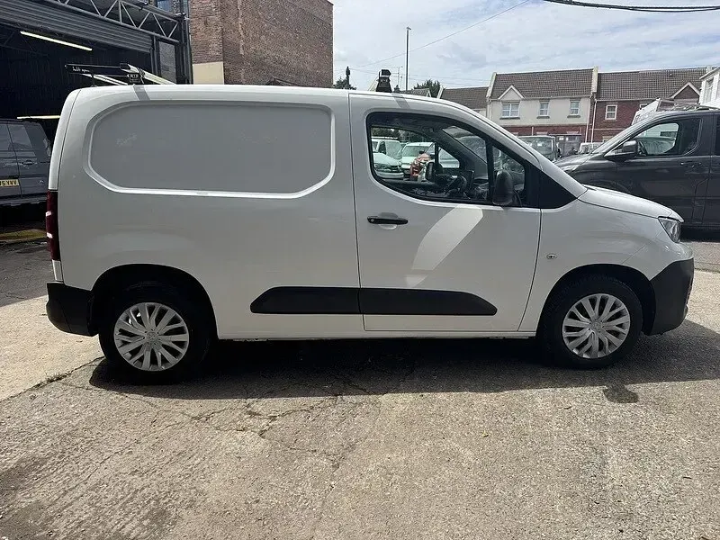 Used Peugeot Partner 131 HP (96 kW) 2021 White MPV