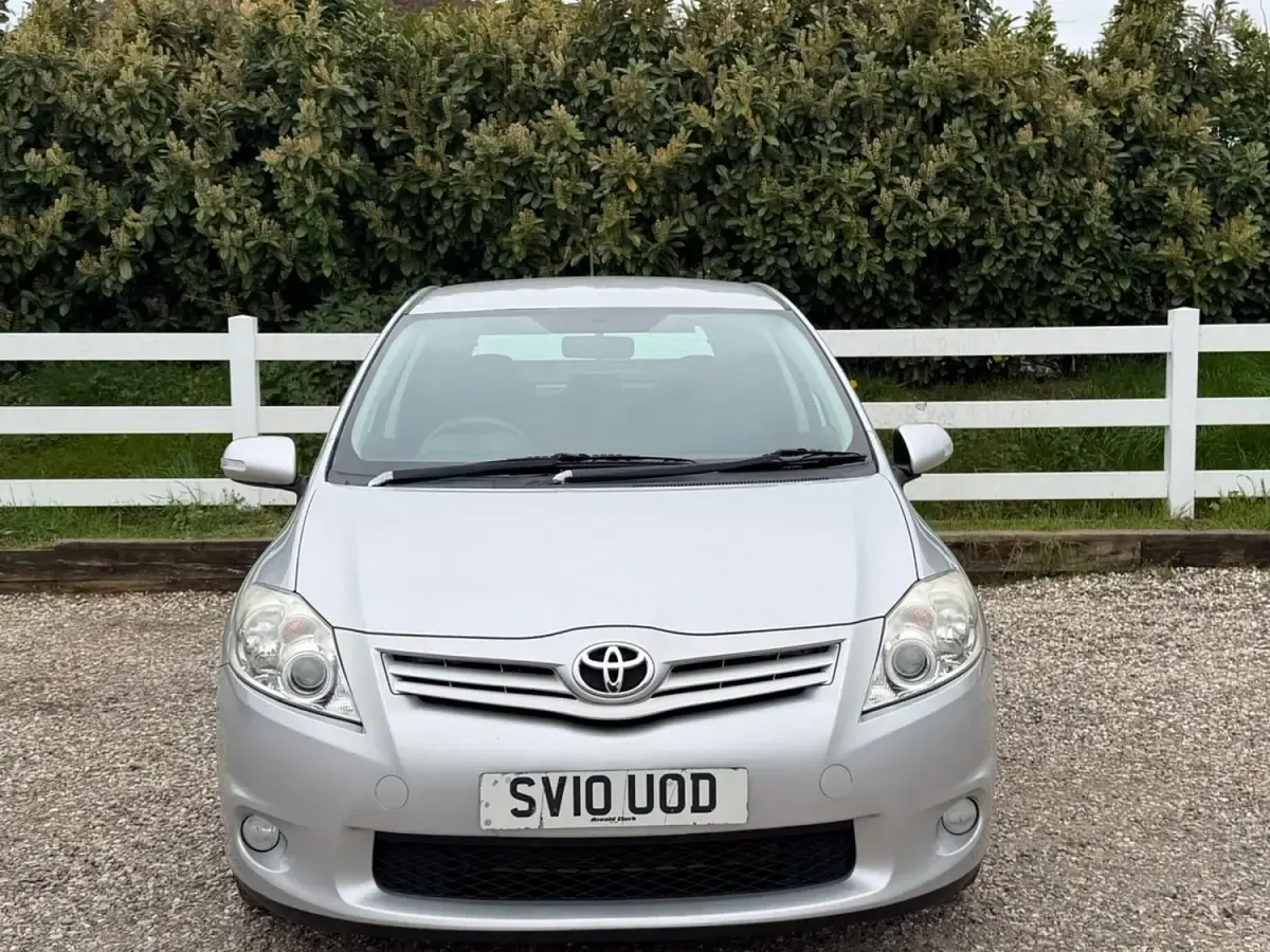 Used Toyota Auris 2010 Silver Hatchback