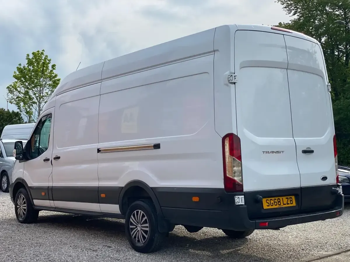 Usado Ford Transit 130 HP (95 kW) 2018 Branco Van