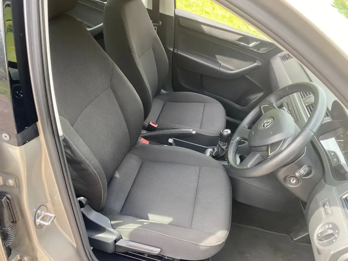 Used Skoda Rapid SE 2013 Beige Hatchback