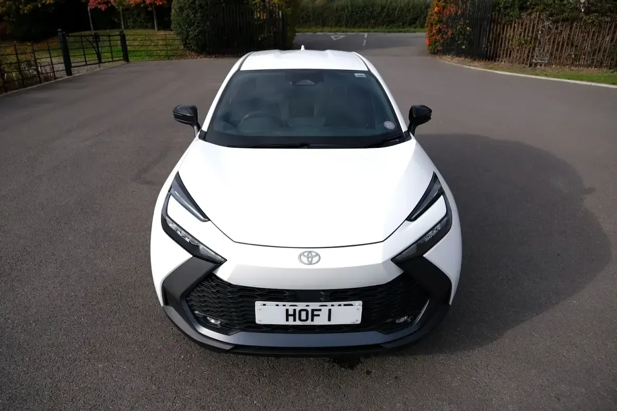 Used Toyota C-HR Design 140 HP (102 kW) 2024 White SUV