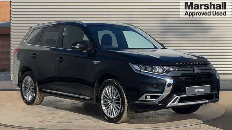 Black Used 2020 Mitsubishi Outlander P-HEV Estate | £16,772 (A bit pricey) - Image 1/4