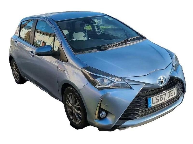 Used Toyota Yaris Hybrid 100 HP (73 kW) 2017 Blue Hatchback
