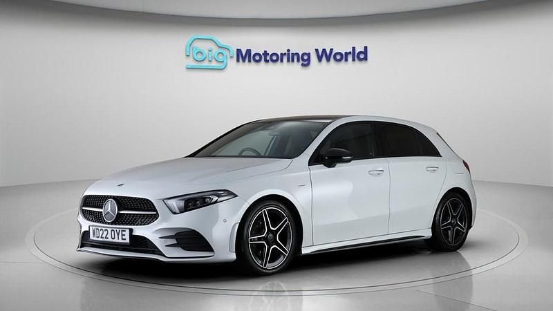 Used Mercedes A180 AMG line 136 HP (100 kW) 2022 White Hatchback