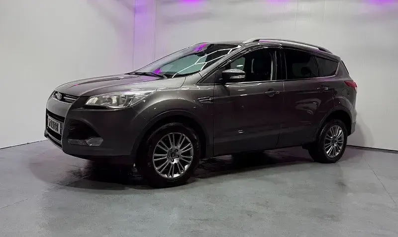 Usado Ford Kuga Titanium 140 HP (102 kW) 2014 Cinzento SUV