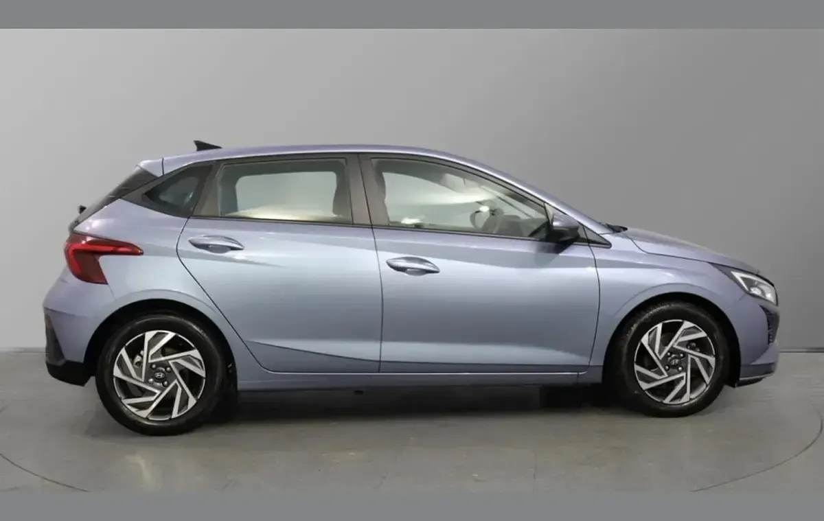 Used Hyundai i20 Advanced 100 HP (73 kW) 2025 Blue Hatchback
