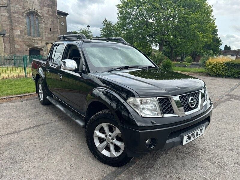 Black Used 2010 Nissan Navara Tekna Pickup | £4,995 (Good price) - Image 1/4