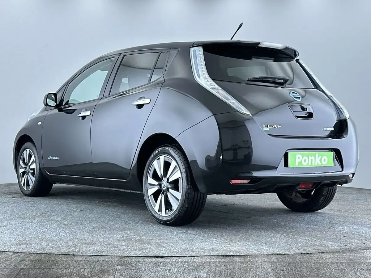 Used Nissan Leaf Tekna 80 kW (109 HP) 2014 Black Hatchback