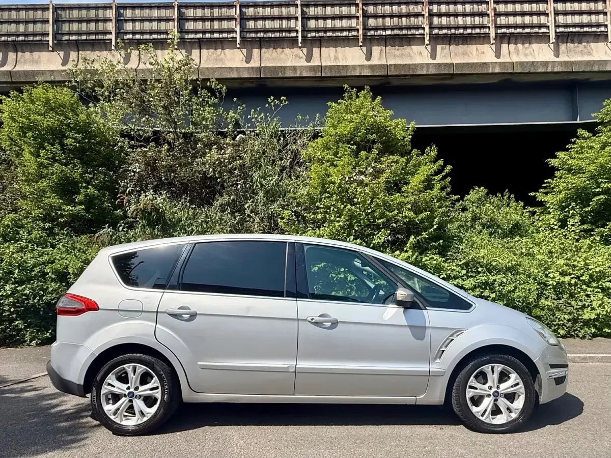 Begagnad Ford S-MAX Titanium 163 HK (119 kW) 2014 Silver Minibuss
