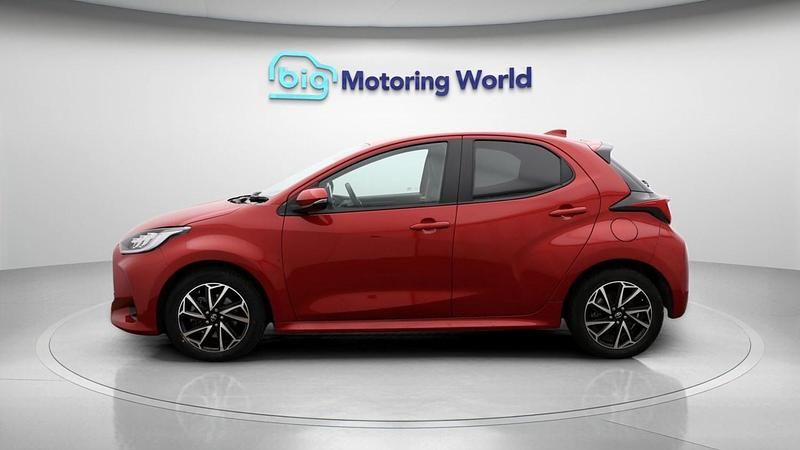 Used Toyota Yaris Hybrid Design 114 HP (83 kW) 2022 Red Hatchback