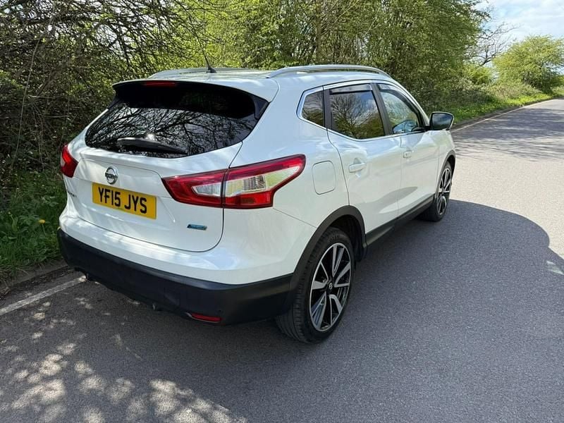 Used Nissan Qashqai Tekna 110 HP (80 kW) 2015 White SUV