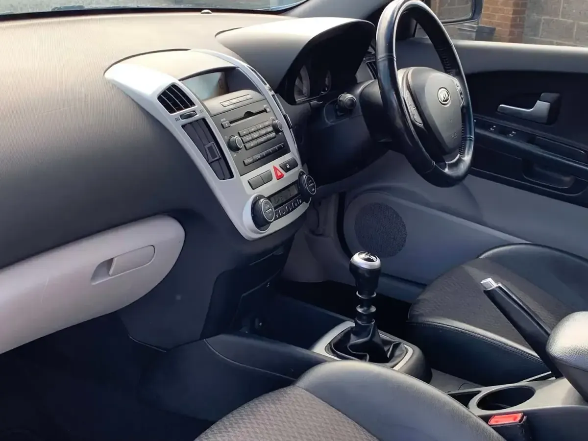 Käytetty Kia Ceed 2008 Sininen Viistoperä