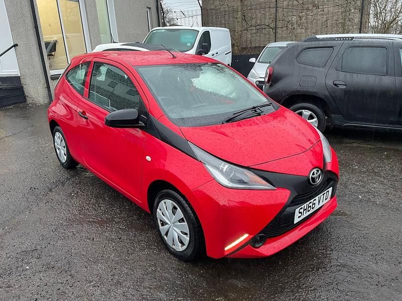 Used Toyota Aygo 68 HP (50 kW) 2017 Red Hatchback