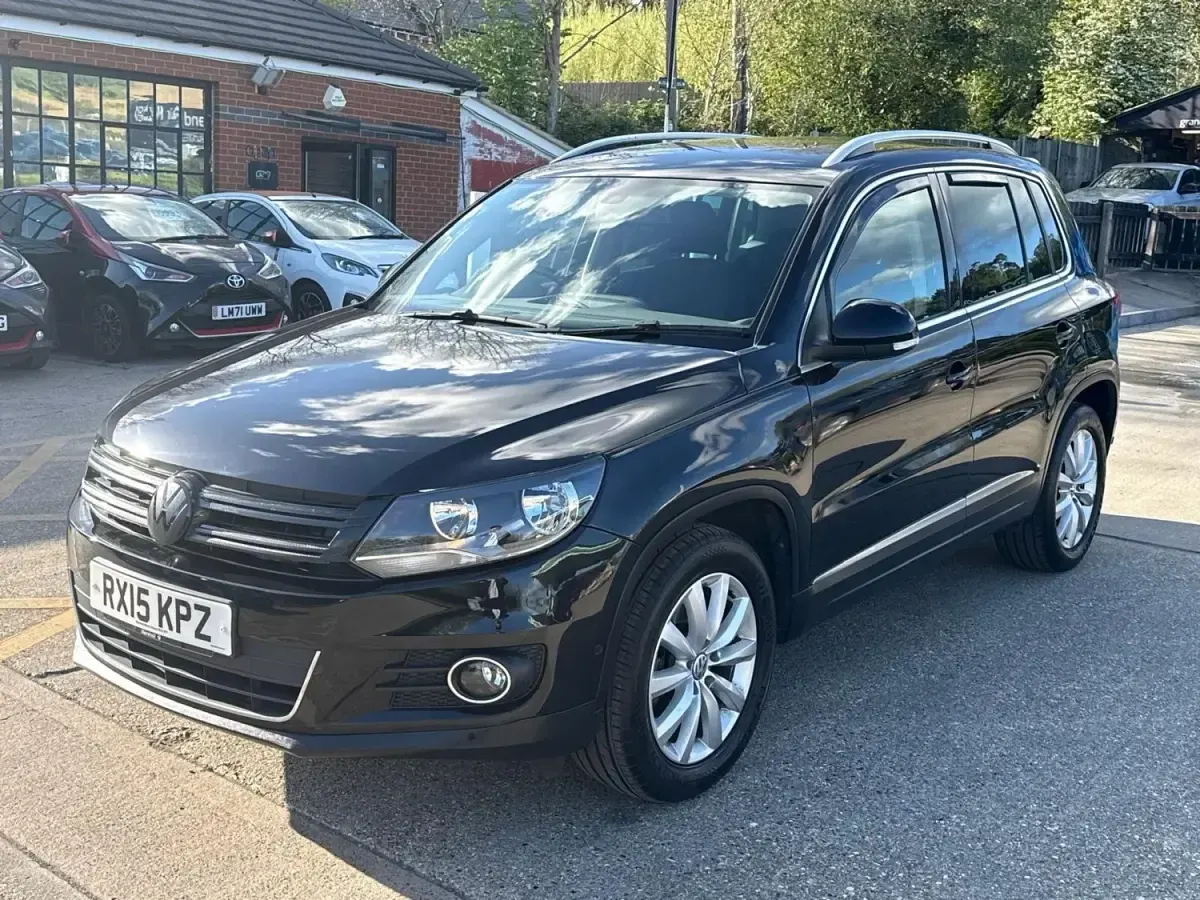 Usado VW Tiguan Match 150 HP (110 kW) 2015 Preto SUV