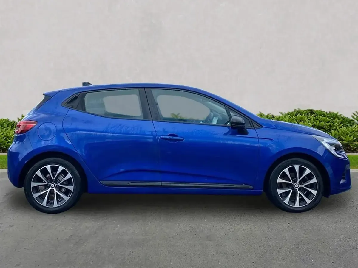 Used Renault Clio Evolution 145 HP (106 kW) 2023 Blue Hatchback