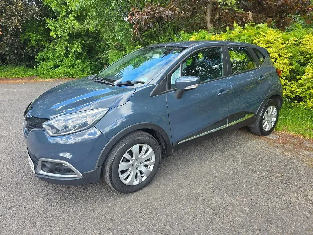 Used Renault Captur Expression+ 90 HP (66 kW) 2013 Blue SUV