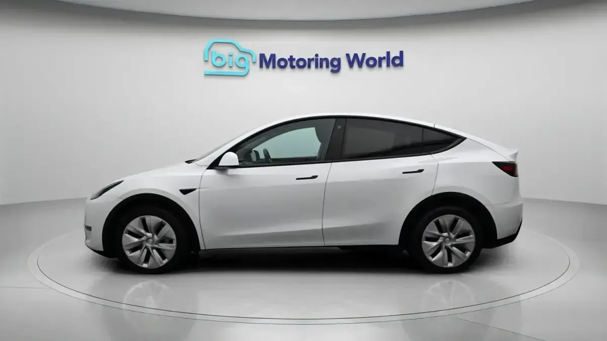 Used Tesla Model Y Long Range AWD 378 kW (514 HP) 2022 White SUV
