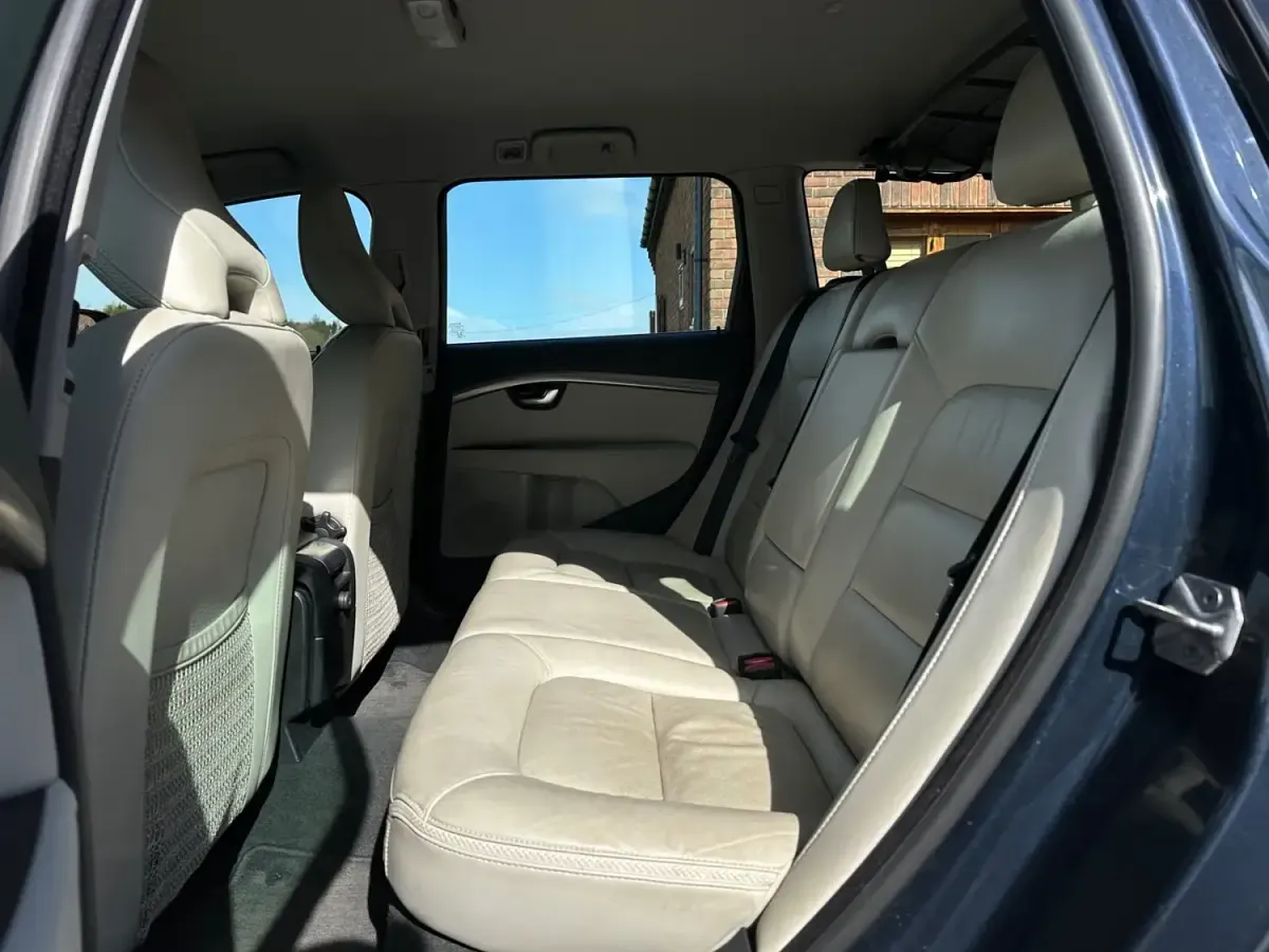 Usado Volvo XC70 SE Lux 163 HP (119 kW) 2014 Azul Carrinha