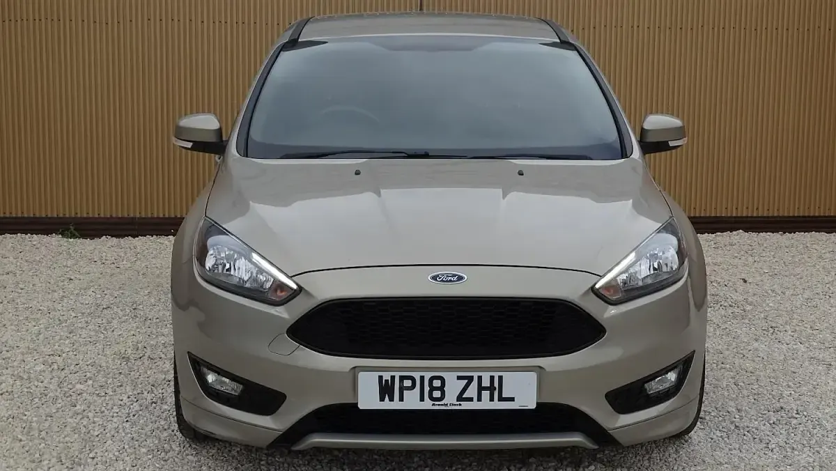 Used Ford Focus ST-Line 140 HP (102 kW) 2018 Silver Hatchback