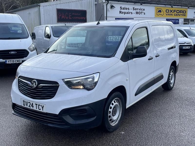 Used Vauxhall Combo 100 HP (73 kW) 2024 White MPV